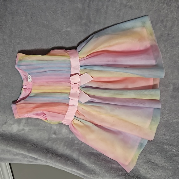 Bundle of 2 Adorable 3-6 Month Infant Dresses - Picture 2 of 10